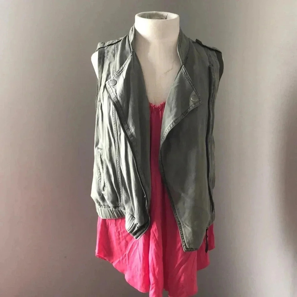 Pink Tank - Picture 4 of 5